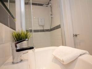 Bathroom - Beddoe Apartments (Eastleigh)