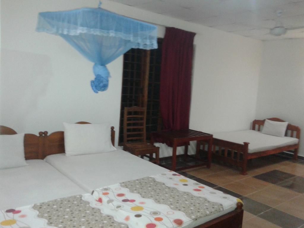 Basic Double Room, 1 Double Bed, Private Bathroom | Desk, iron/ironing board, free WiFi