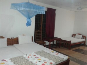 Basic Double Room, 1 Double Bed, Private Bathroom | Desk, iron/ironing board, free WiFi - Suwanila Rest (Dambulla)