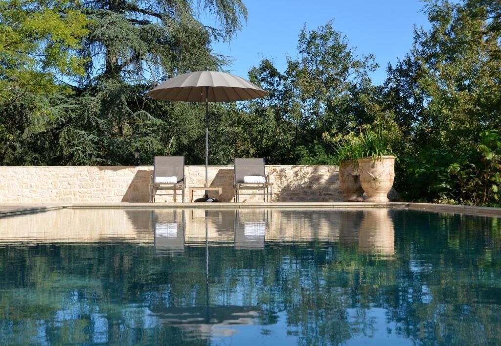 Kauden mukainen ulkouima-allas