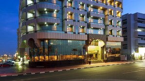 Front of property - evening/night - Sun & Sands Sea View Hotel (Dubai)
