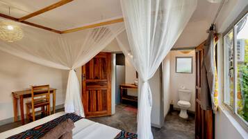 Didekorasi berbeda-beda, tirai kedap cahaya, dan seprai linen