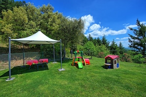 Children’s play area – outdoor