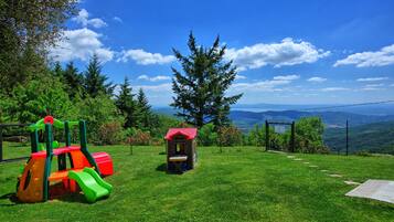 Children’s play area – outdoor