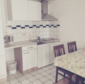 Studio phong cách cổ điển, bếp nhỏ | Bếp riêng