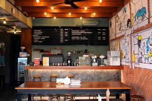 Restaurant - H-Ostel - Hostel (Kuta)