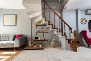 Dúplex de lujo | Área de sala de estar | Televisión de pantalla plana