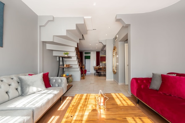 Dúplex de lujo | Área de sala de estar | Televisión de pantalla plana