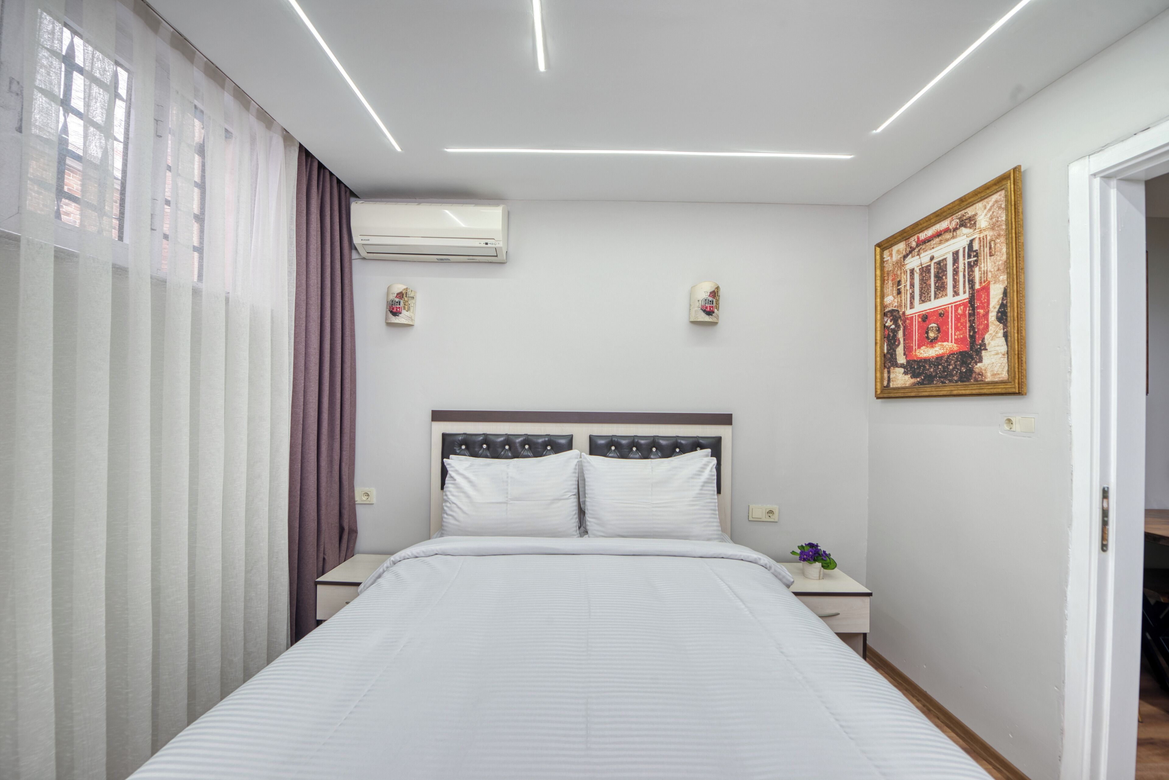 Departamento familiar, 2 habitaciones, balcón (Basement Floor) | Área de sala de estar | Televisión de pantalla plana 