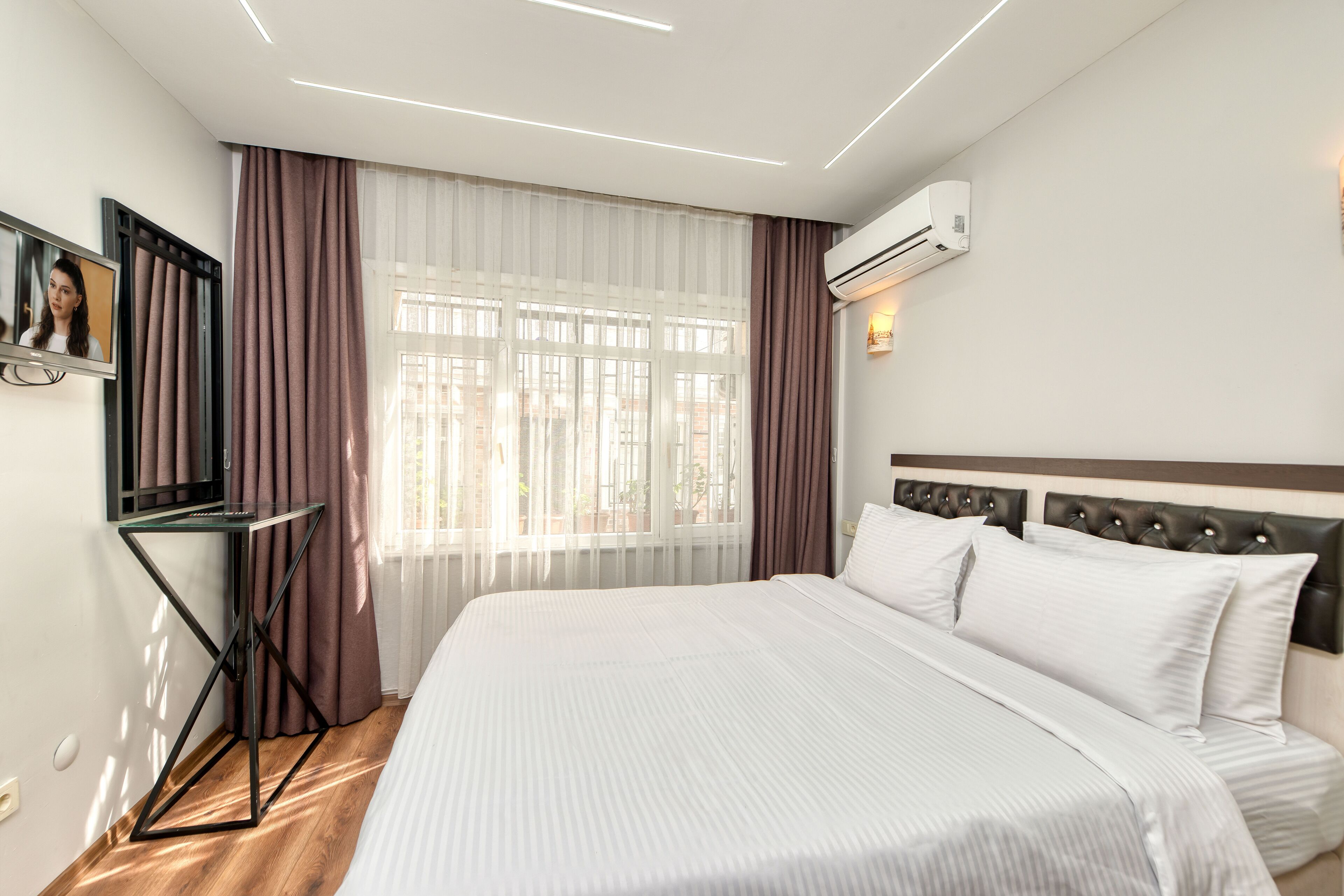 Departamento familiar, 2 habitaciones, vista al jardín | Sábanas de algodón egipcio, ropa de cama de alta calidad y escritorio 