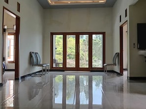 Economy Room | Living area