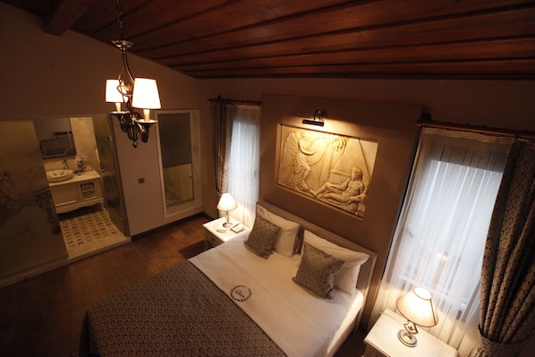 Quarto casal superior, vista para o jardim | 1 quarto, roupas de cama de algodão egípcio, roupas de cama premium