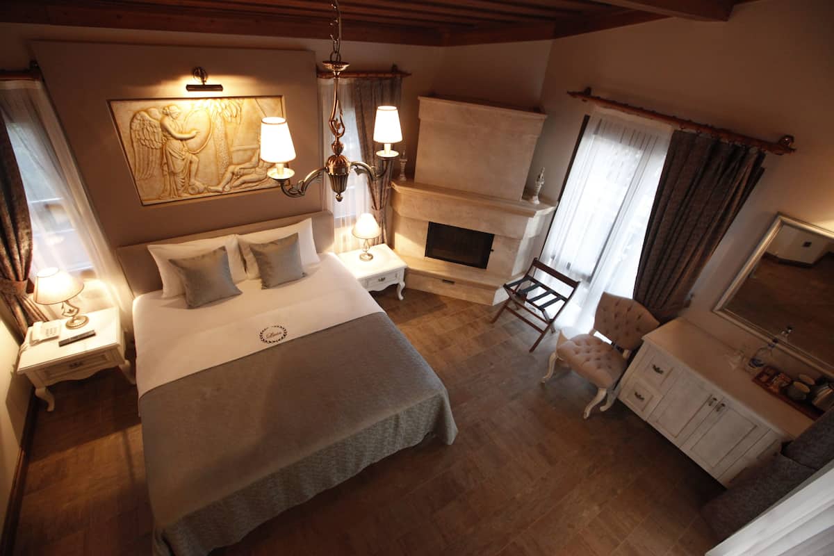 Suite presidencial, hidromasaje, vista al jardín | 1 habitación, sábanas de algodón egipcio y ropa de cama de alta calidad
