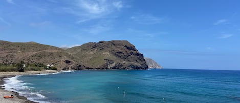 Una spiaggia nelle vicinanze