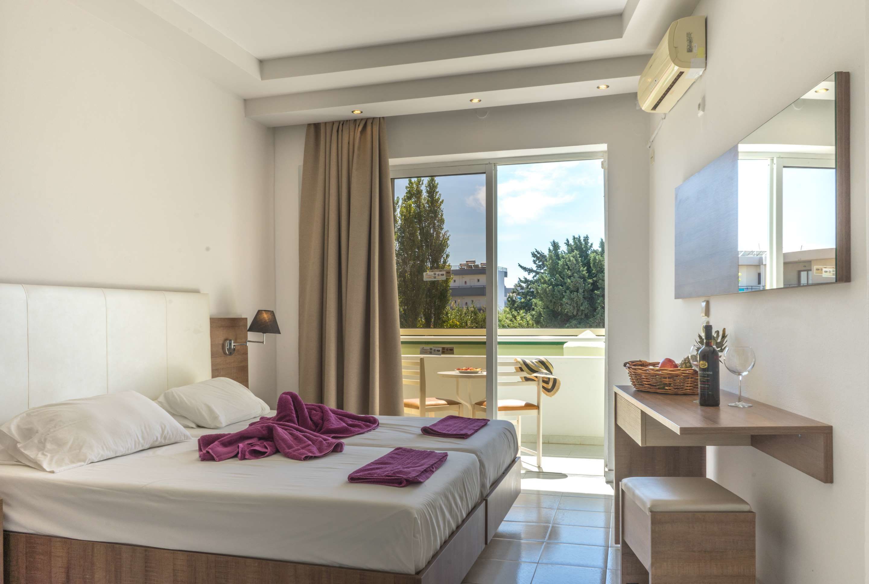 Photo - Stamos All Inclusive