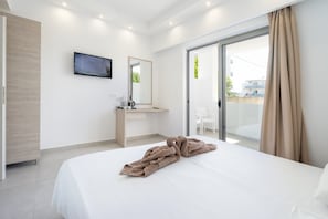Family Room | Blackout curtains, soundproofing, free WiFi - Stamos Hotel (Rhodes)