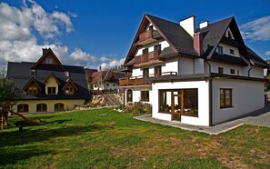 Front of property - Willa Serafin (Koscielisko)