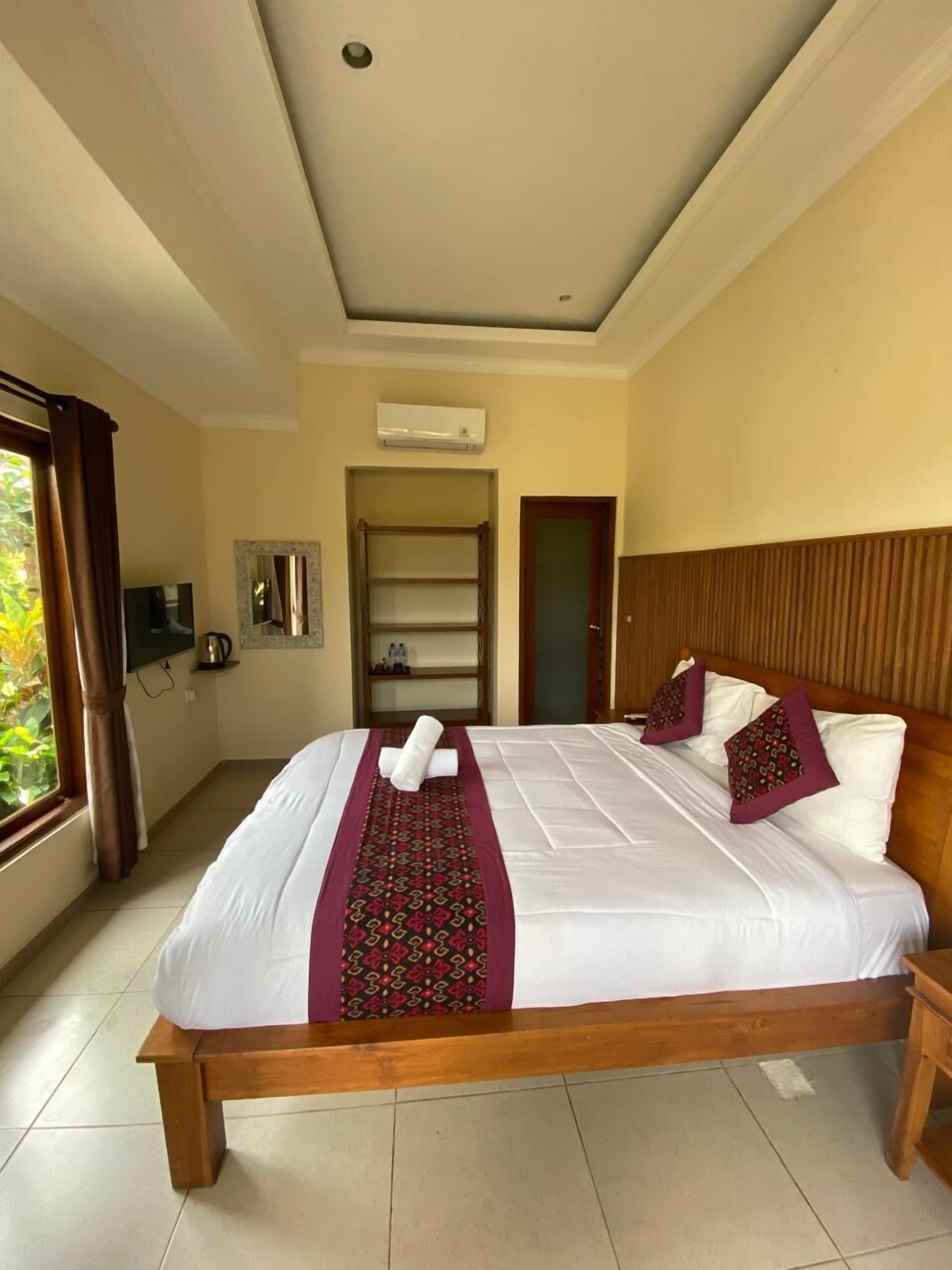 Basic Double Room | WiFi (free), individually decorated, bed sheets