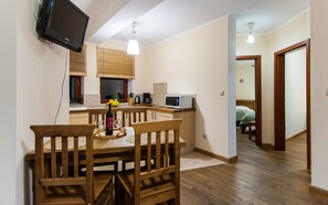 Apartment, 2 Bedrooms (201698199) | Private kitchenette