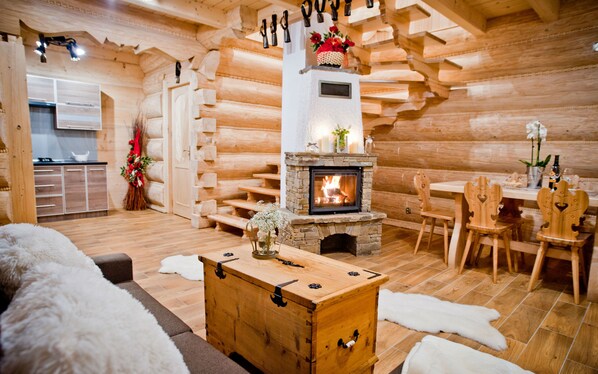 Chalet (Bacowski - 201699067) | Living room | 52-inch flat-screen TV with cable channels, TV