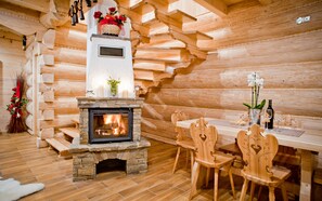 Chalet (Bacowski - 201699067) | Wohnzimmer | 52-Zoll-Flachbildfernseher mit Kabelempfang, Fernseher