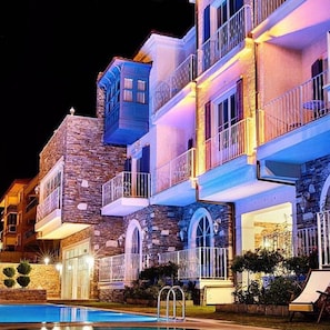 Outdoor pool, pool loungers