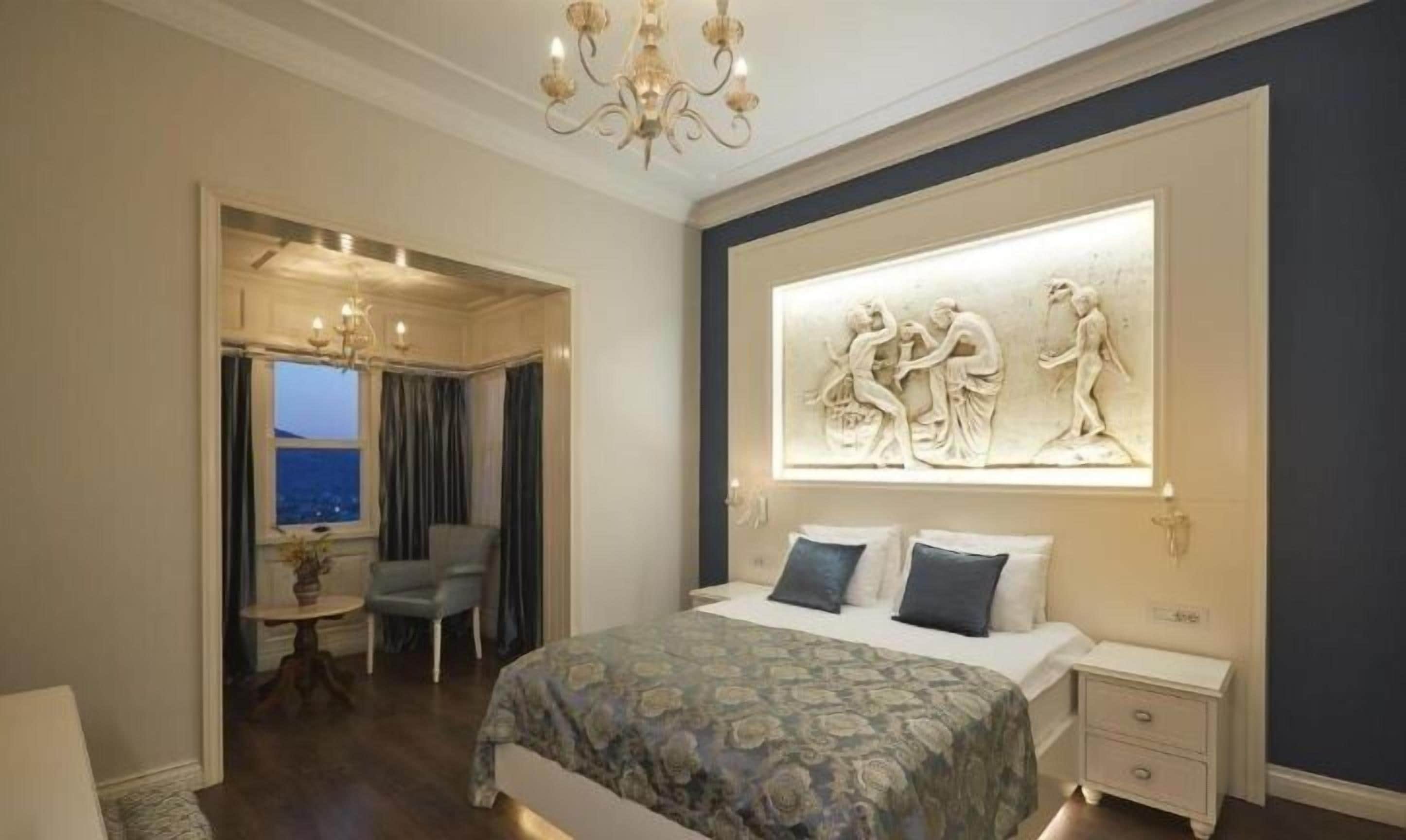 Superior Room | Minibar, in-room safe, desk, soundproofing