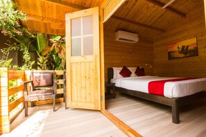 Bộ đồ giường cao cấp, minibar, két bảo mật tại phòng, bàn