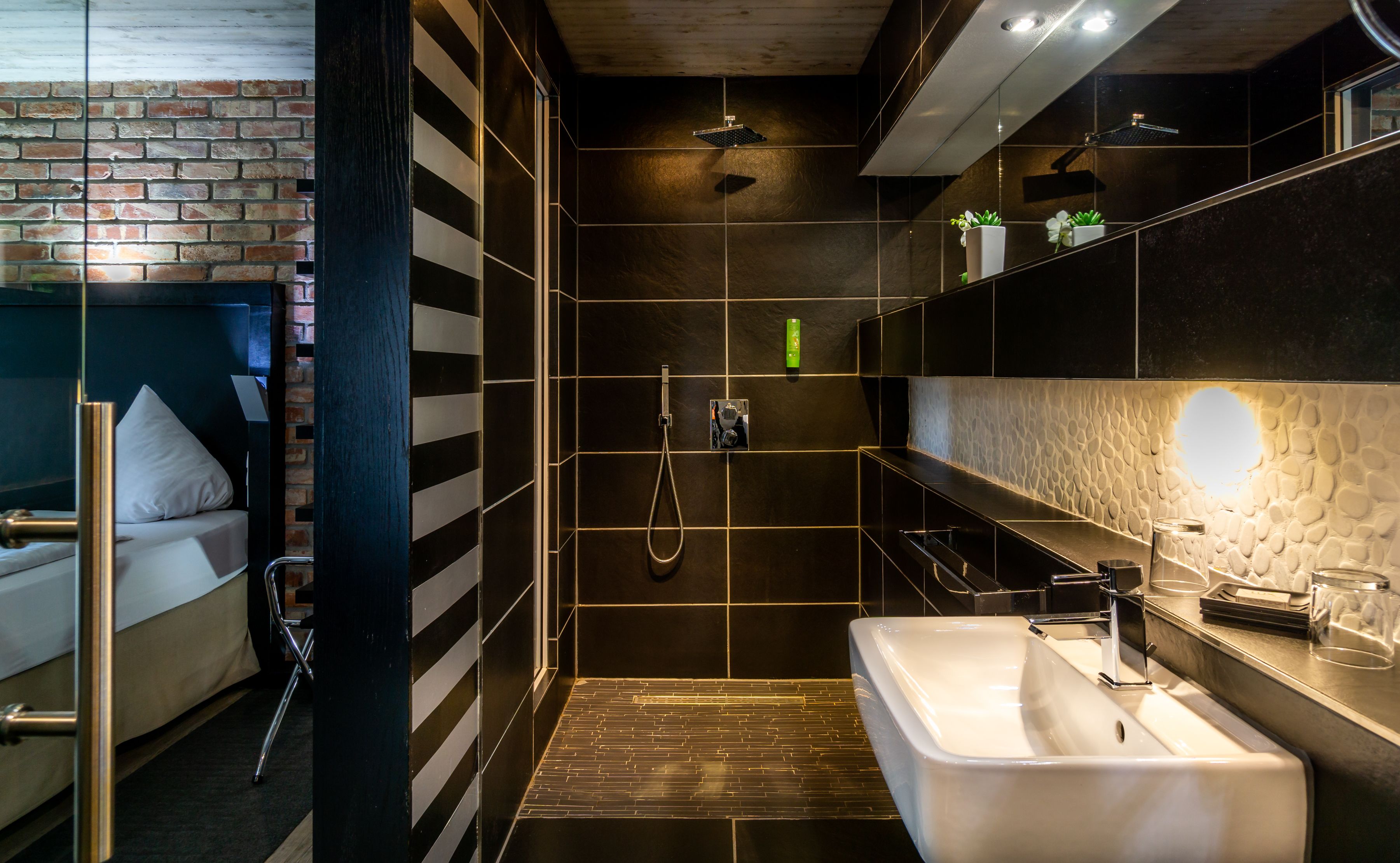 junior studio | bathroom | free toiletries, hair dryer, towels