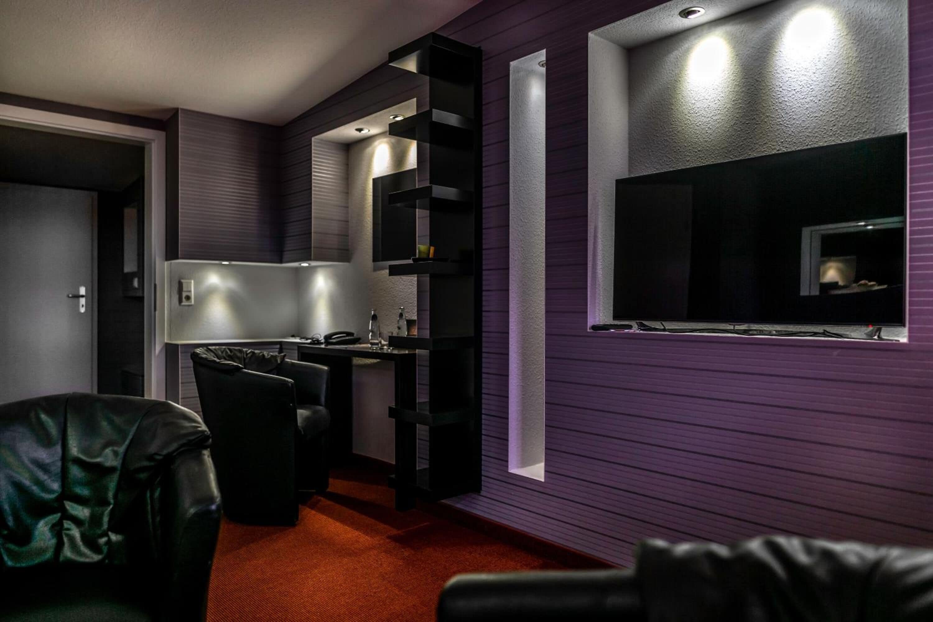 Family Suite, Bathtub | Living room | Flat-screen TV