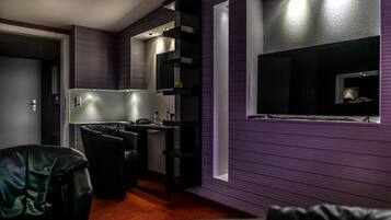 Family Suite, Bathtub | Living room | Flat-screen TV