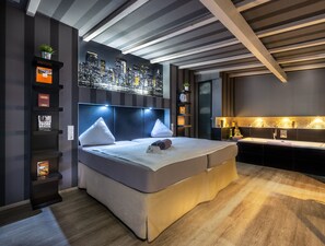 Junior Studio | Living area | Flat-screen TV