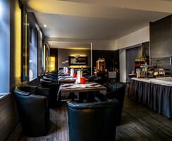 Café da manhã com buffet grátis todos os dias