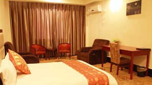 Family Room | In-room safe, desk, blackout drapes, soundproofing - Shanghai Shuiting Holiday Resort (Shanghai)