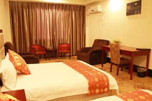 Family Room | In-room safe, desk, blackout curtains, soundproofing - Shanghai Shuiting Holiday Resort (Shanghai)