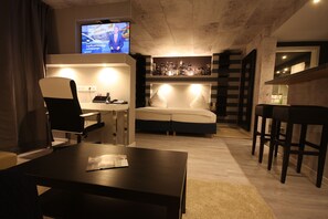 Studio | Individually decorated, individually furnished, free WiFi, bed sheets