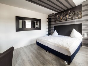 Double Room | Individually decorated, individually furnished, free WiFi, bed sheets - SL'otel - Budget (Bernburg)