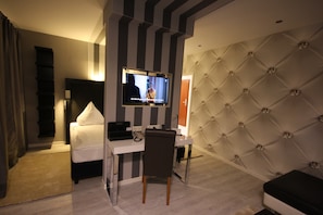 Comfort Double Room | Individually decorated, individually furnished, free WiFi, bed sheets