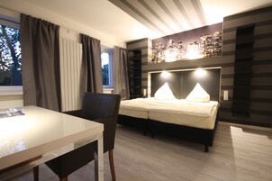 Quarto casal | Wi-Fi de cortesia, individualmente decorados, individualmente mobiliados