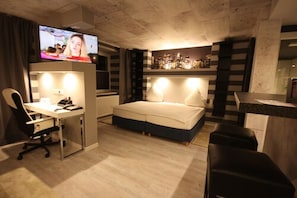 Studio | Individually decorated, individually furnished, free WiFi, bed sheets - SL'otel - Budget (Bernburg)