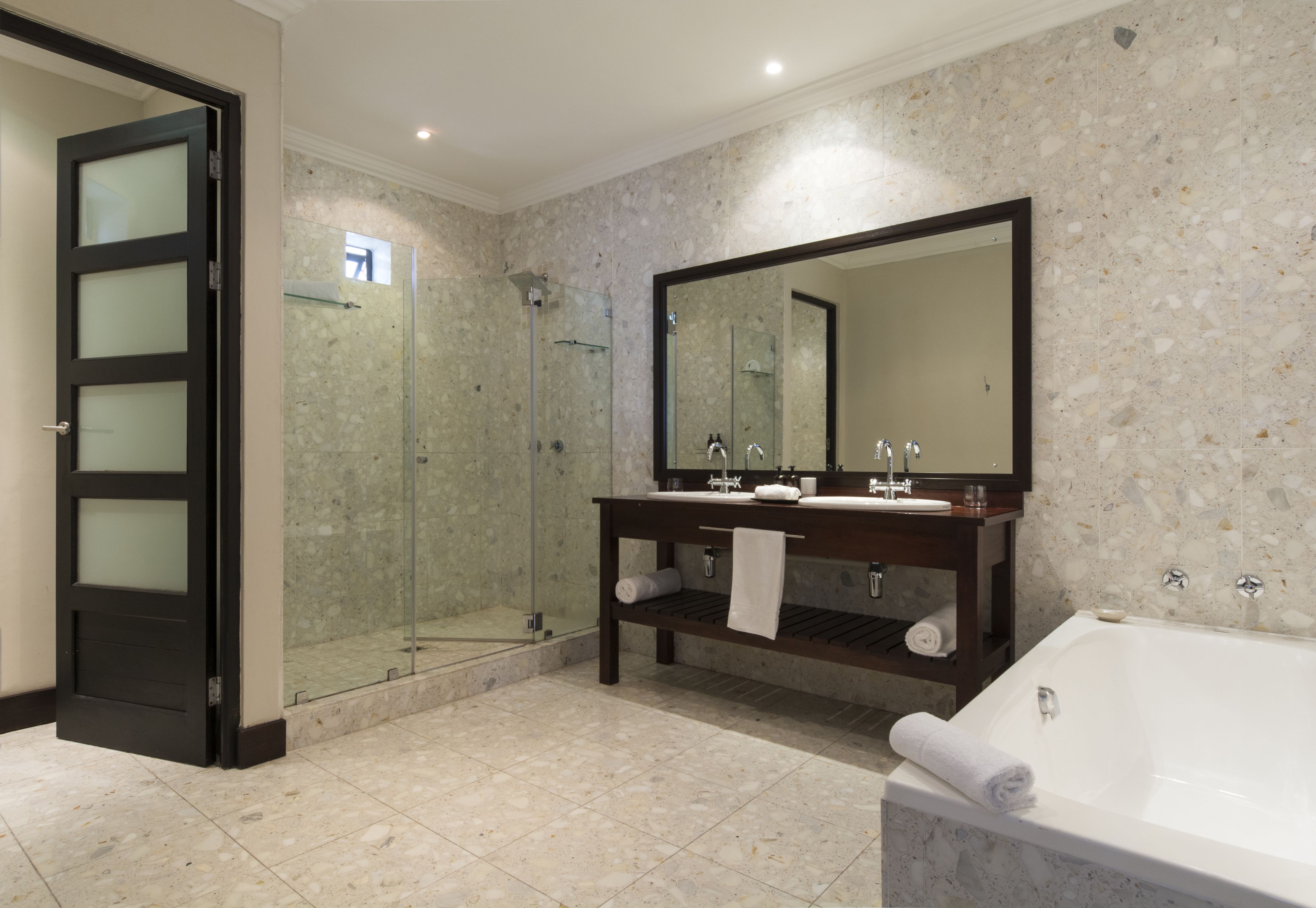 luxury double or twin room | bathroom | separate bathtub and shower, free toiletries, hair dryer, bathrobes