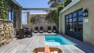 Outdoor pool, pool umbrellas, sun loungers