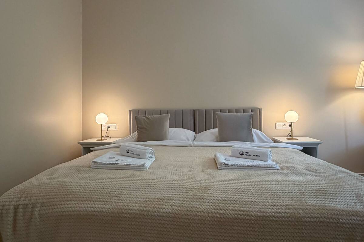 1 chambre, literie de qualité supérieure, minibar, bureau