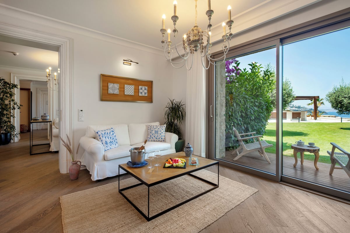 Yalikavak One Bedroom Seaview Suite | 高档床上用品、记忆海绵床垫、客房内保险箱、遮光窗帘