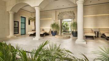 Outdoor treatment area, sauna, steam room, Turkish bath/hammam