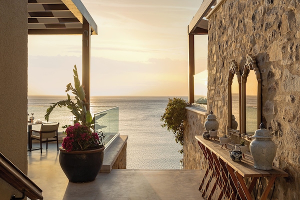 Café da manhã, almoço e jantar; culinária mediterrânea