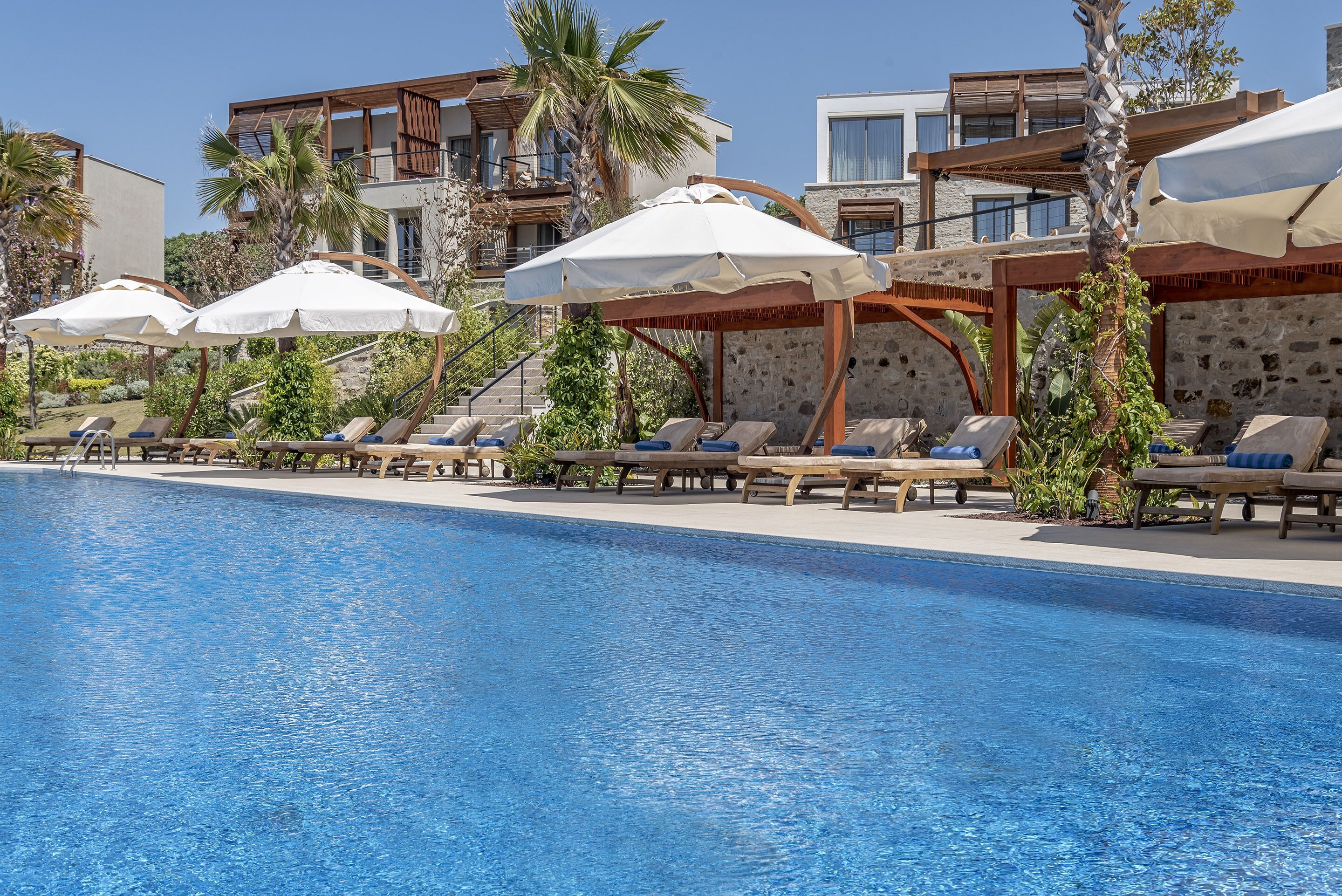 Außenpool (je nach Saison geöffnet), beheizter Pool, Cabañas (kostenlos)