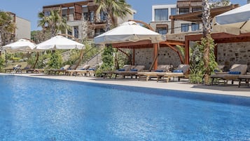 Außenpool (je nach Saison geöffnet), beheizter Pool, Cabañas (kostenlos)