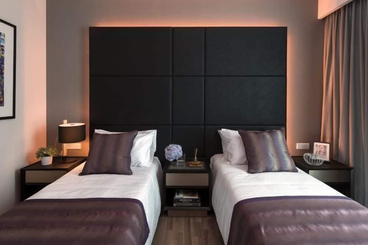 1 Schlafzimmer, Zimmersafe, Schreibtisch, laptopgeeigneter Arbeitsplatz