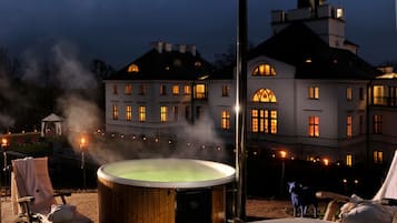 Sauna, Dampfbad, Körperbehandlungen, Aromatherapie, Warmsteinmassagen